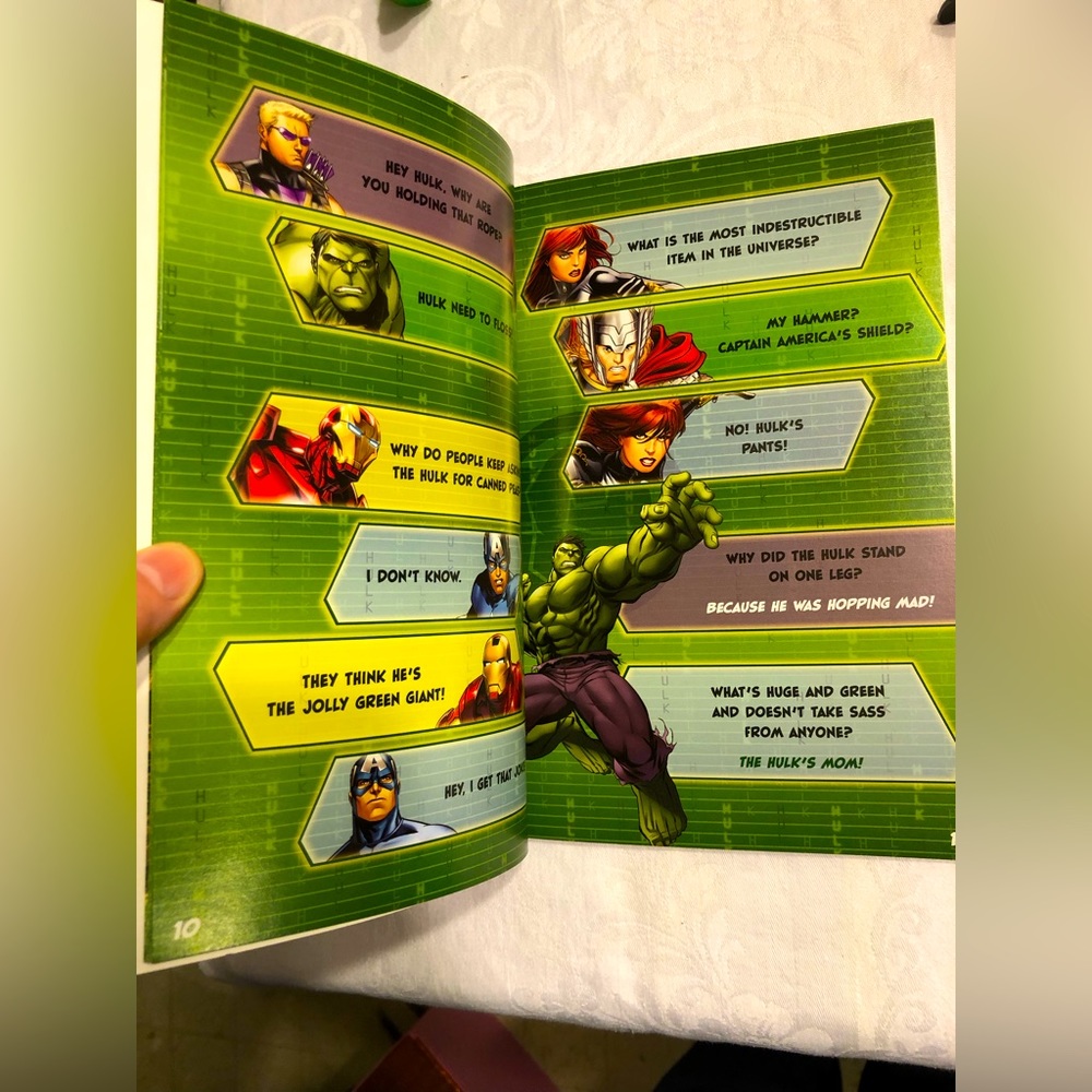 Marvel Avengers Super Heroes Joke Book, Superman, Batman, Spiderman,Green Goblin - Picture 3 of 6